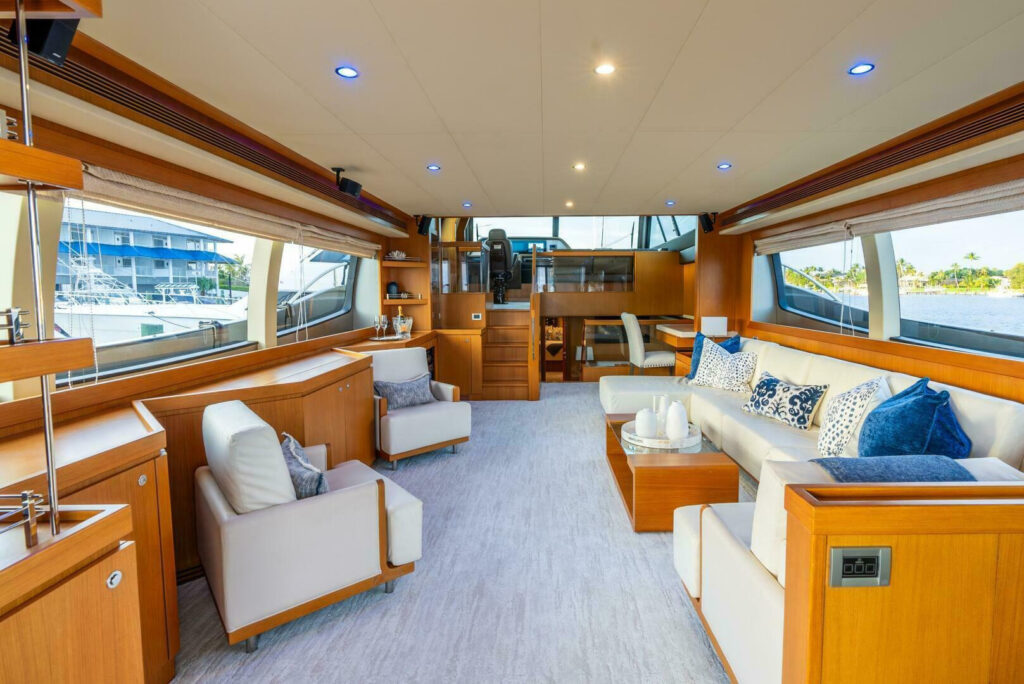 2010 Ferretti Altura 840