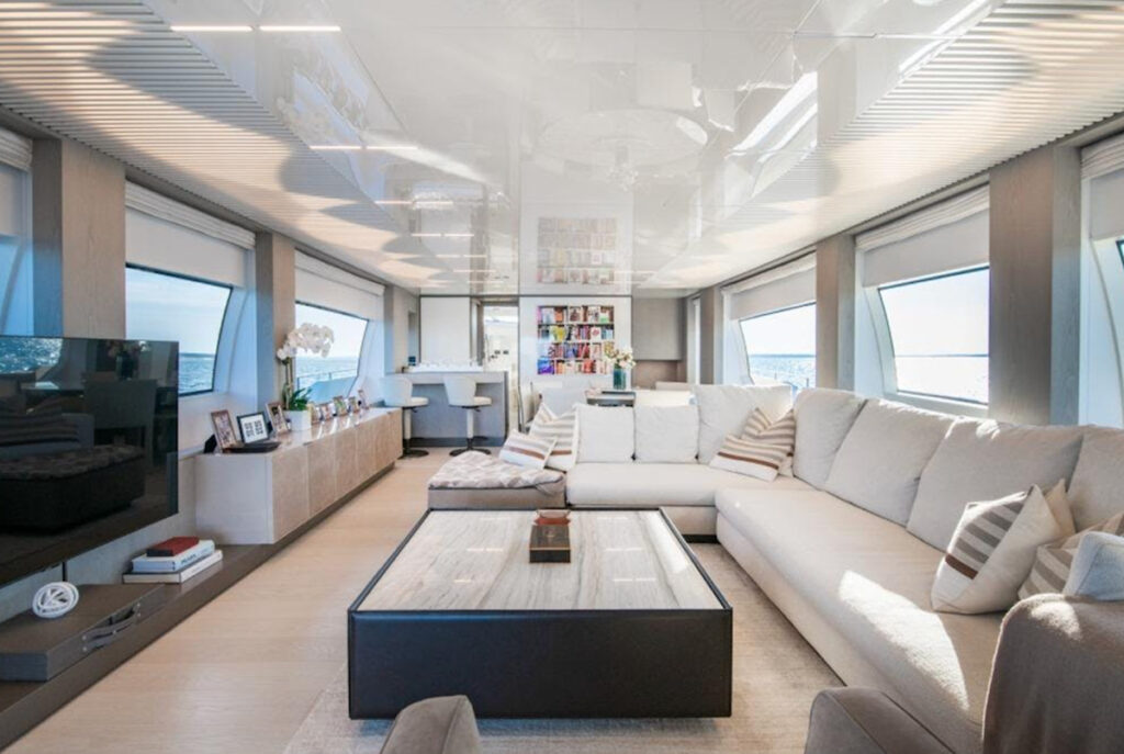 Ferretti Yachts 850