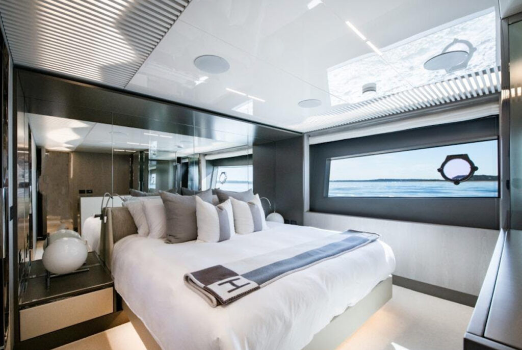 Ferretti Yachts 850