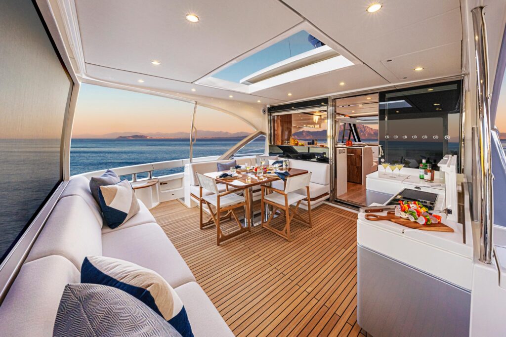 Riviera 6800 Sport Yacht