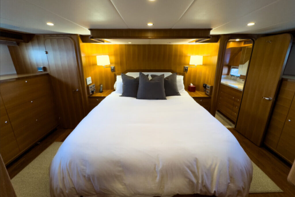 Outer Reef 720 Flybridge