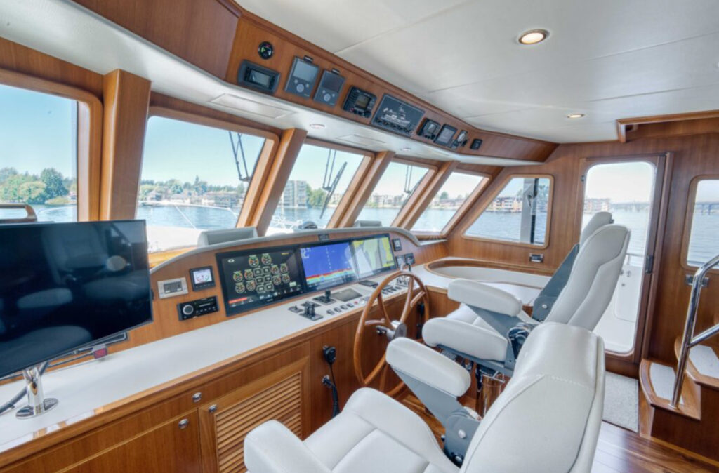 Outer Reef 720 Flybridge