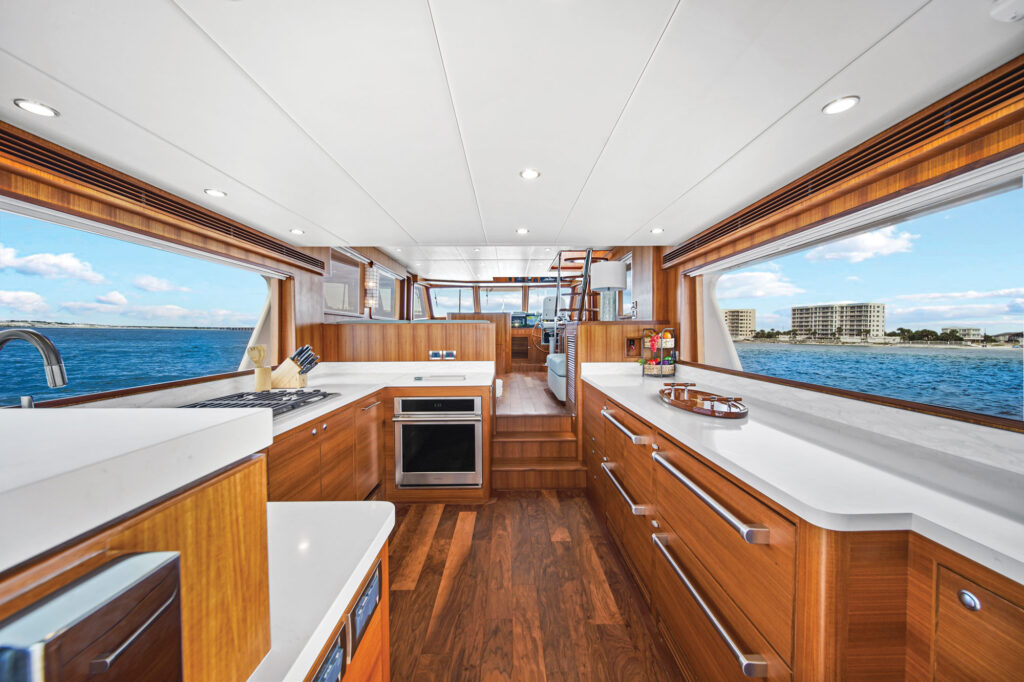 Outer Reef 670 Azure Sport Yacht