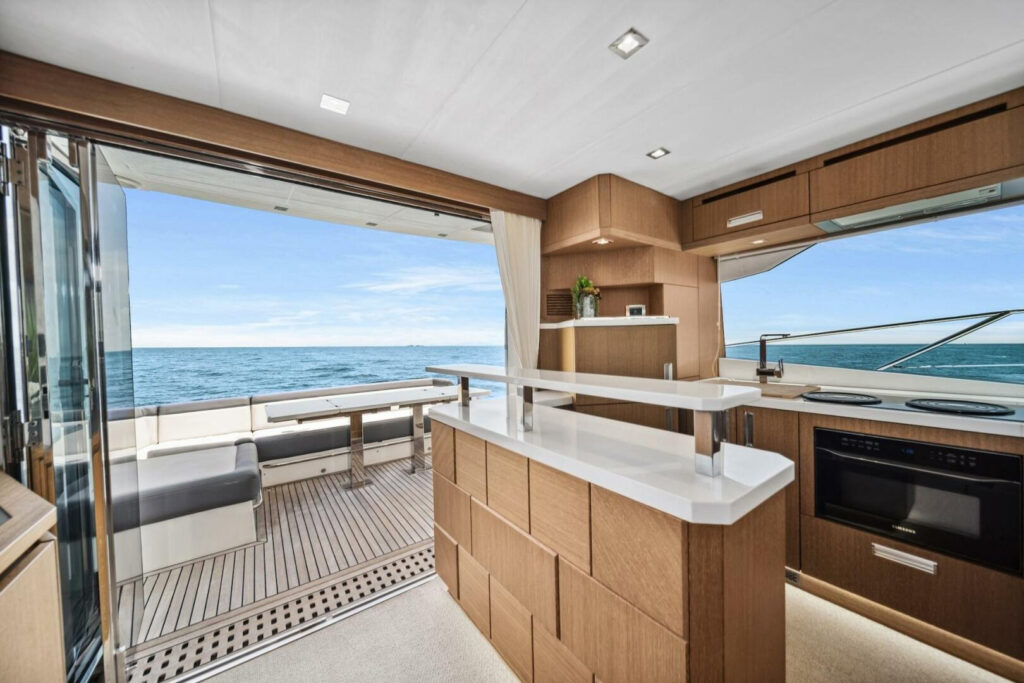 Galeon 560 Skydeck