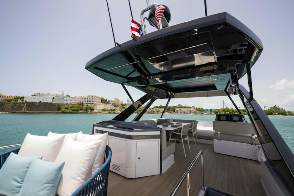 Ferretti Yachts 720 Calma