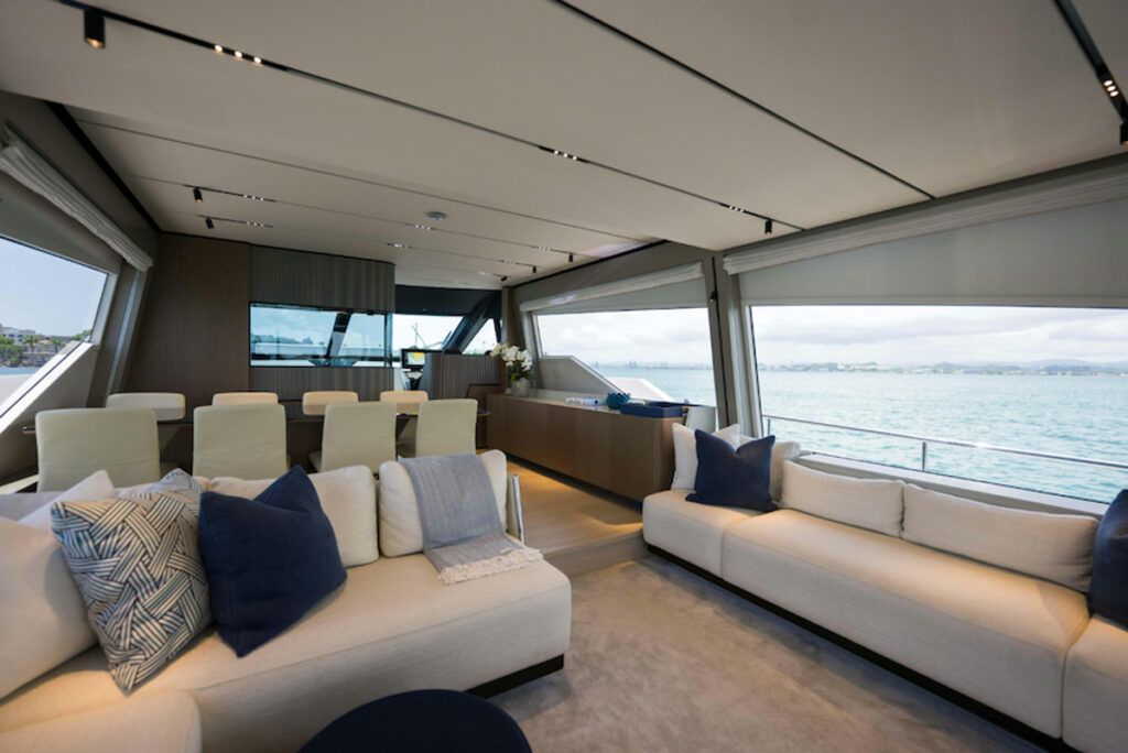 Ferretti Yachts 720 Calma