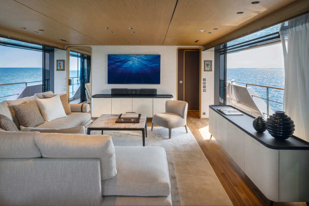 Custom Line Navetta 38 Telli