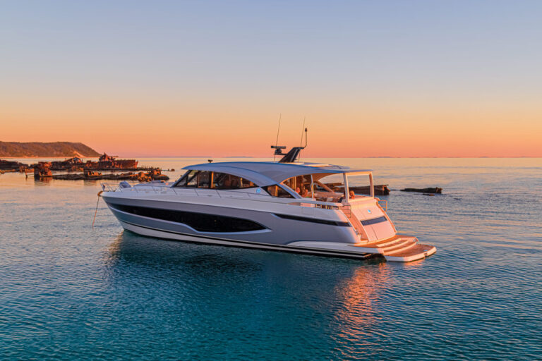 Riviera 6800 Sport Yacht Platinum Edition