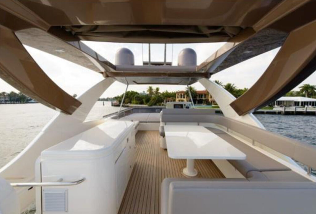 Ferreti Yachts 690