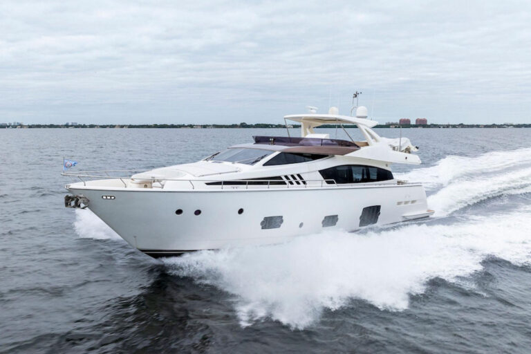 Ferretti Yachts 800