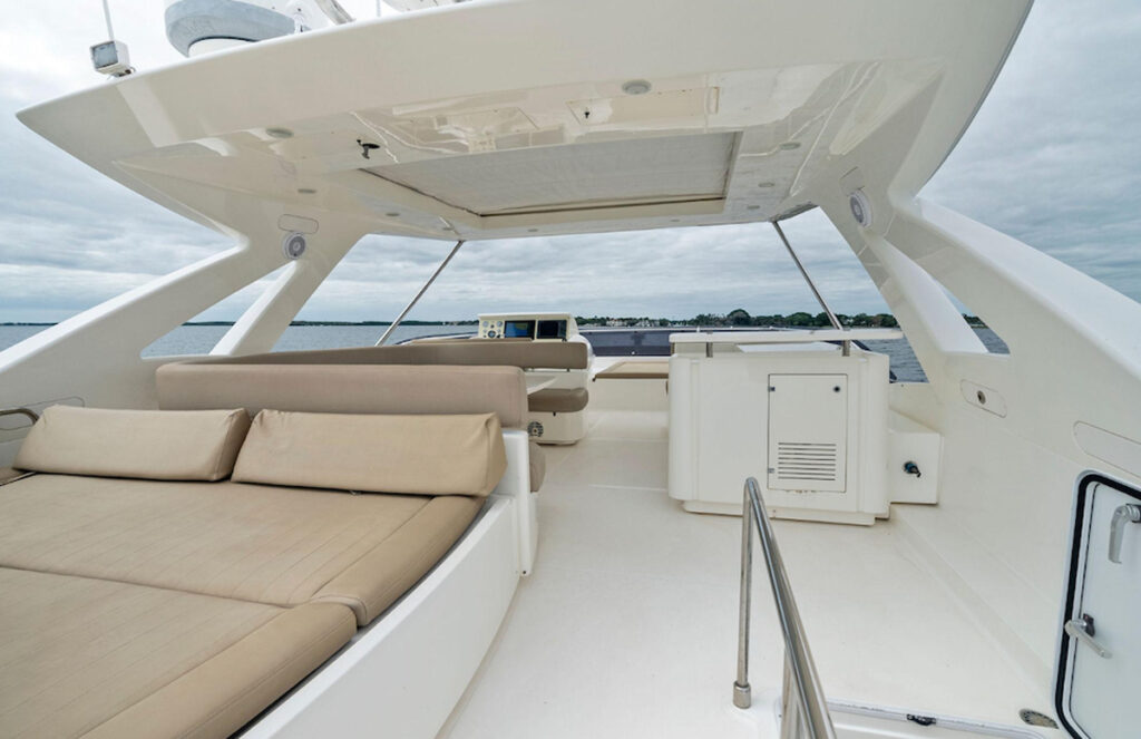 Ferretti Yachts 800