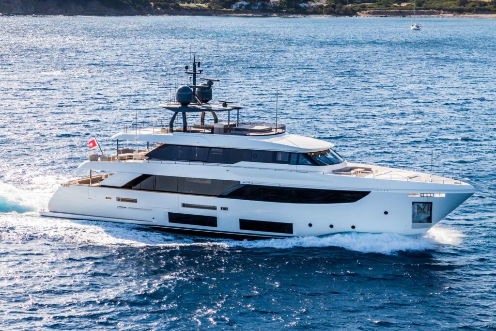 Custom Line Navetta 33