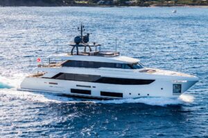 Custom Line Navetta 33