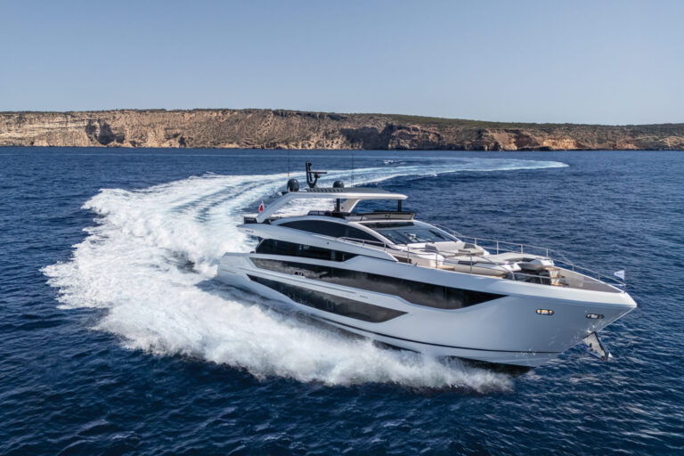 Pearl Yachts 82