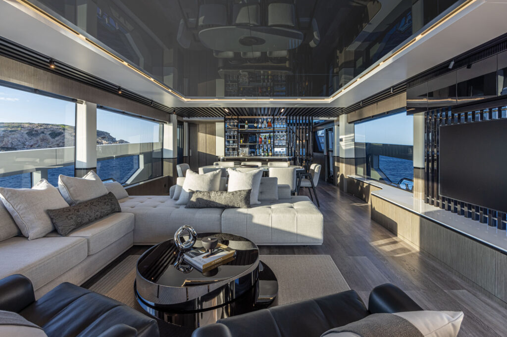 Pearl Yachts 82