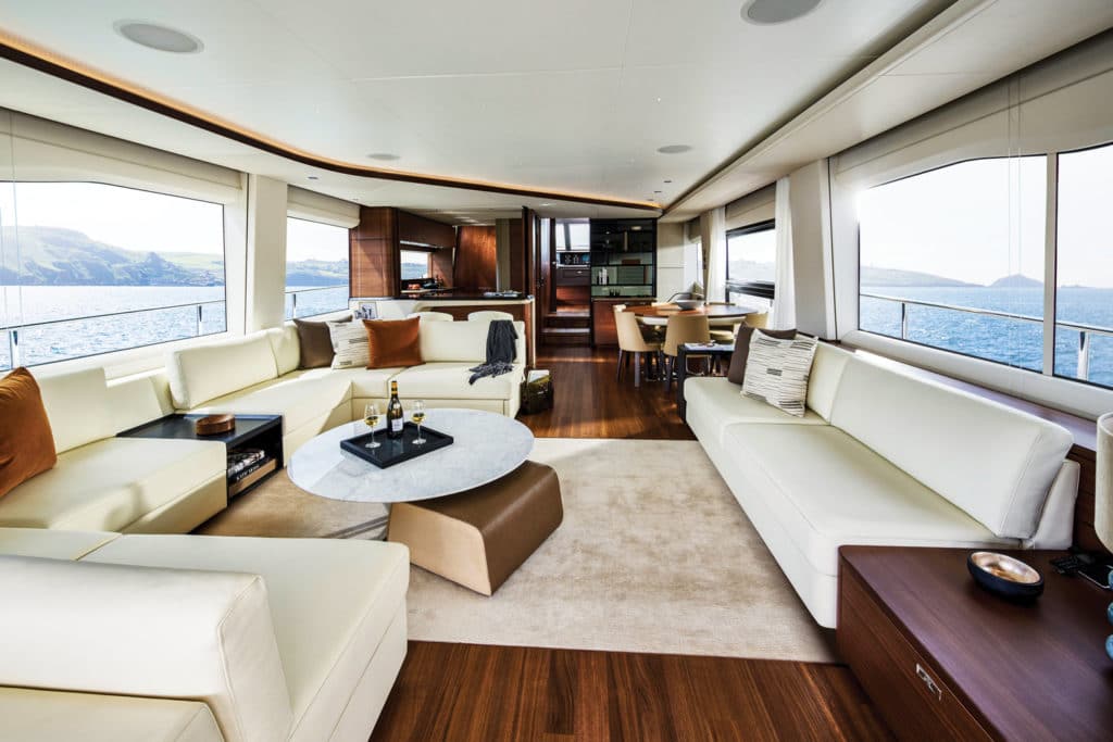 Princess Yachts Y85 salon