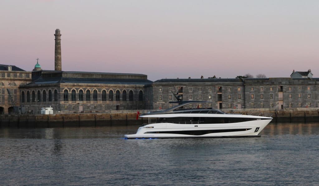 Princess Yachts Y95