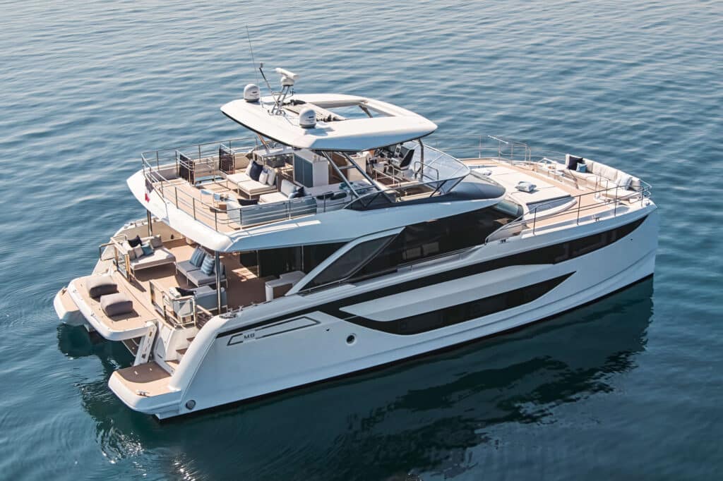 Prestige Yachts M8