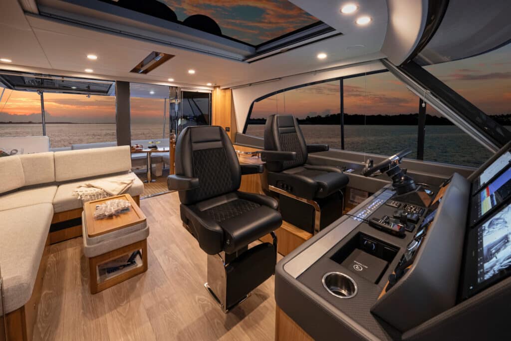 Riviera 58 SMY flybridge